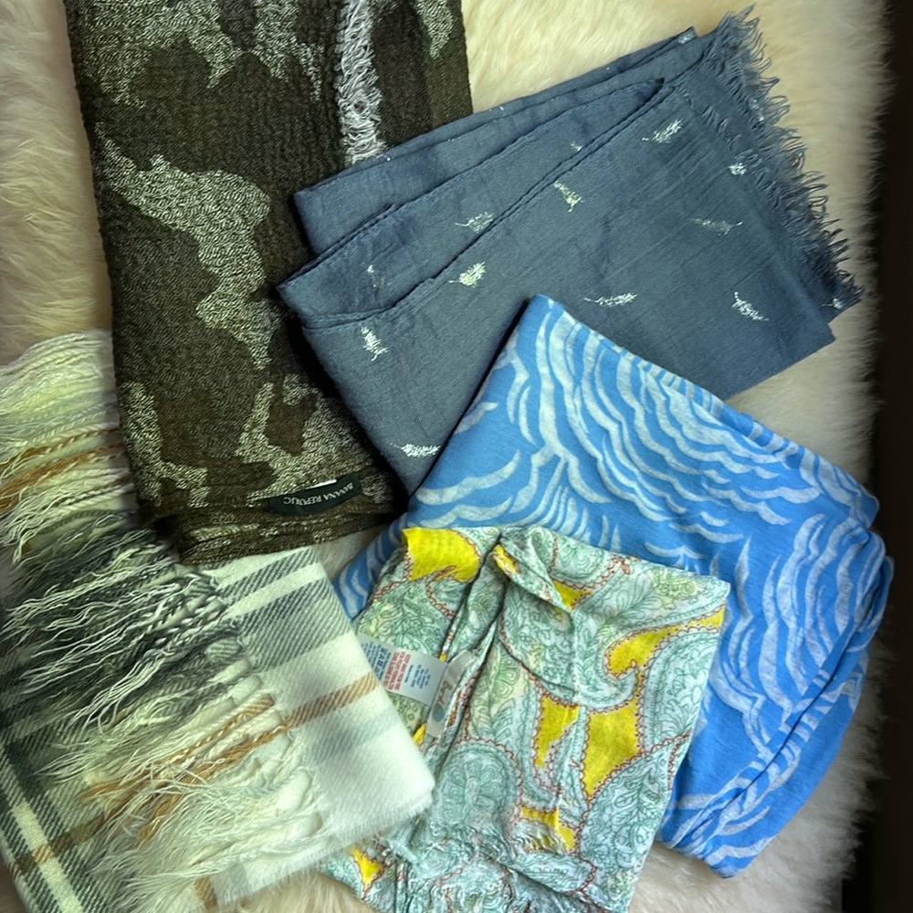 Various scarves!